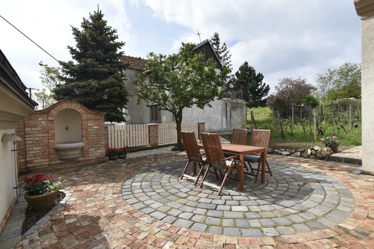 Penzion Dobre Casy Valtice Exterior photo